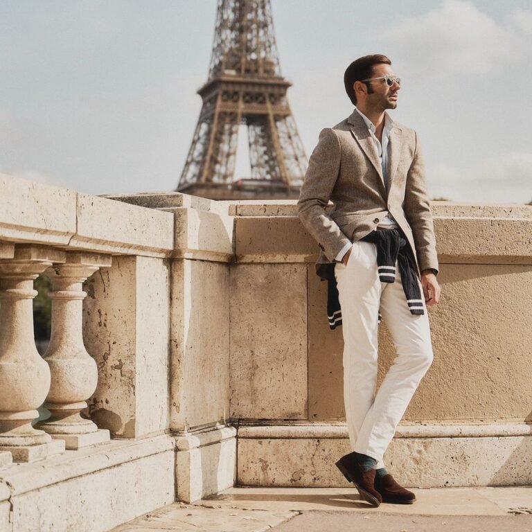 Instagram Old Money aesthetic influencer Carlos Galluzzo in a summer blazer outfit in Paris